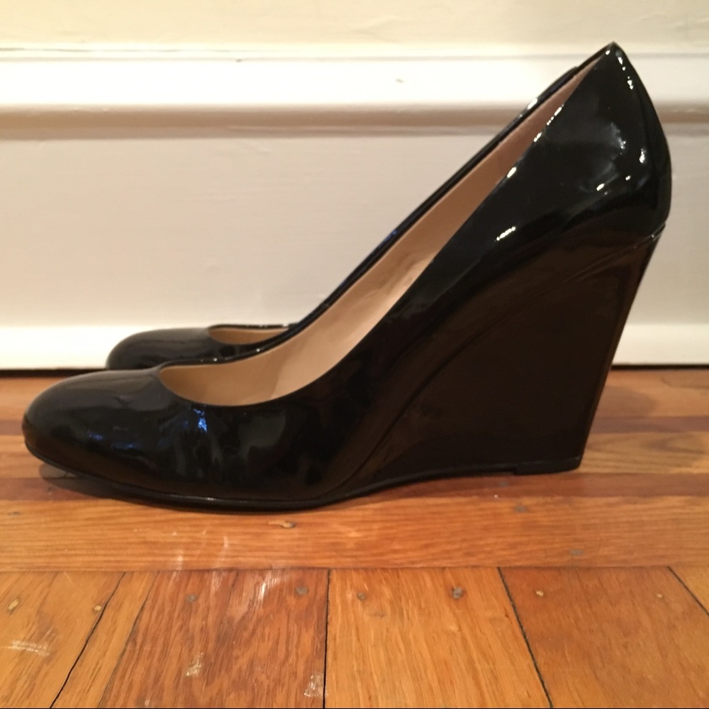 Via Spiga patent leather wedge